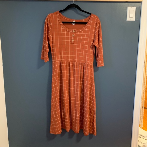 Midi length dress with elbow length sleeves - Picture 1 of 3